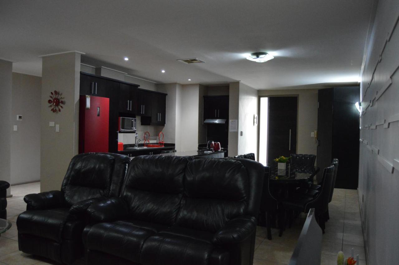 Front Apartment *